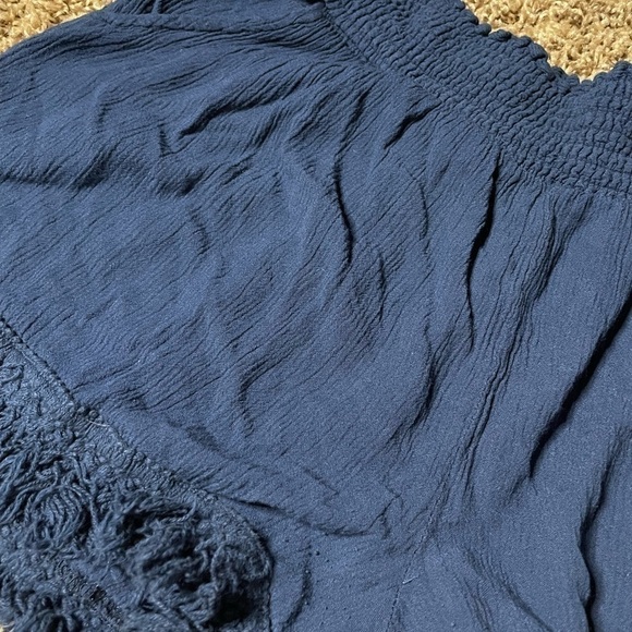 White Crow medium navy blue high rise shorts with pockets. - Picture 2 of 10